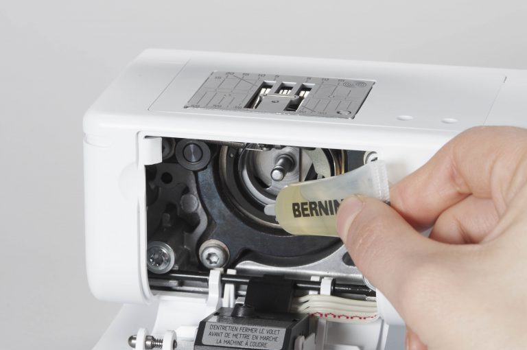 Oiling your machine Support BERNINA